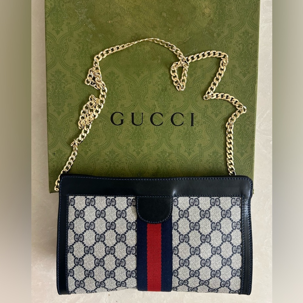 Authentic Gucci Crossbag